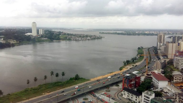 Exubérante et surprenante Abidjan
